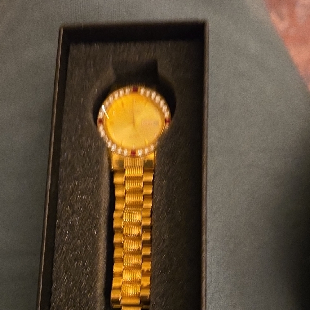 Elegant Gold Women's Watch